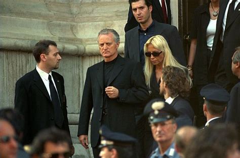 donatella versace sfilata per gianni|gianni versace funeral.